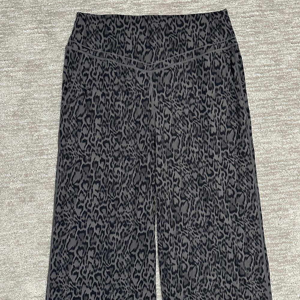 Halara Pants Womens XL Gray Leopard Wide Leg Sweatpants Pockets Lounge Yoga - Picture 2 of 11